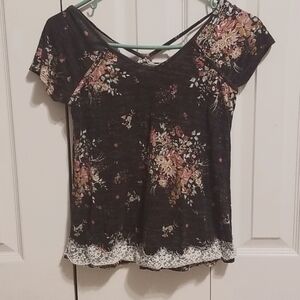 B16-Rewind. Sixe xs womens flowered top